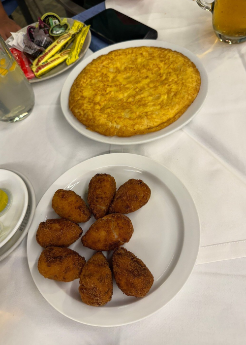 Bar Tineo Madrid con croquetas caseras y tortilla española