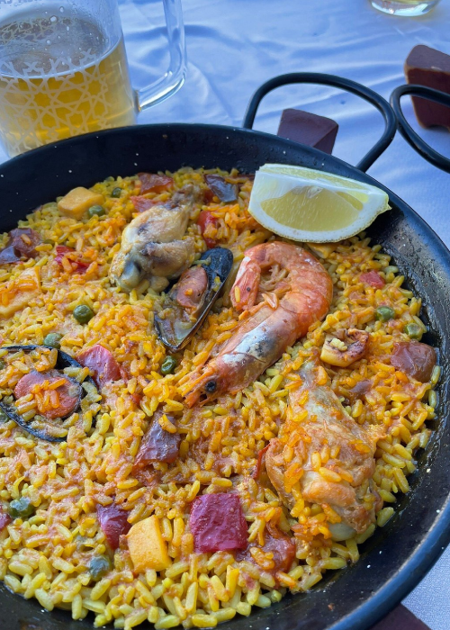 Bar Tineo Madrid con paella mixta tradicional